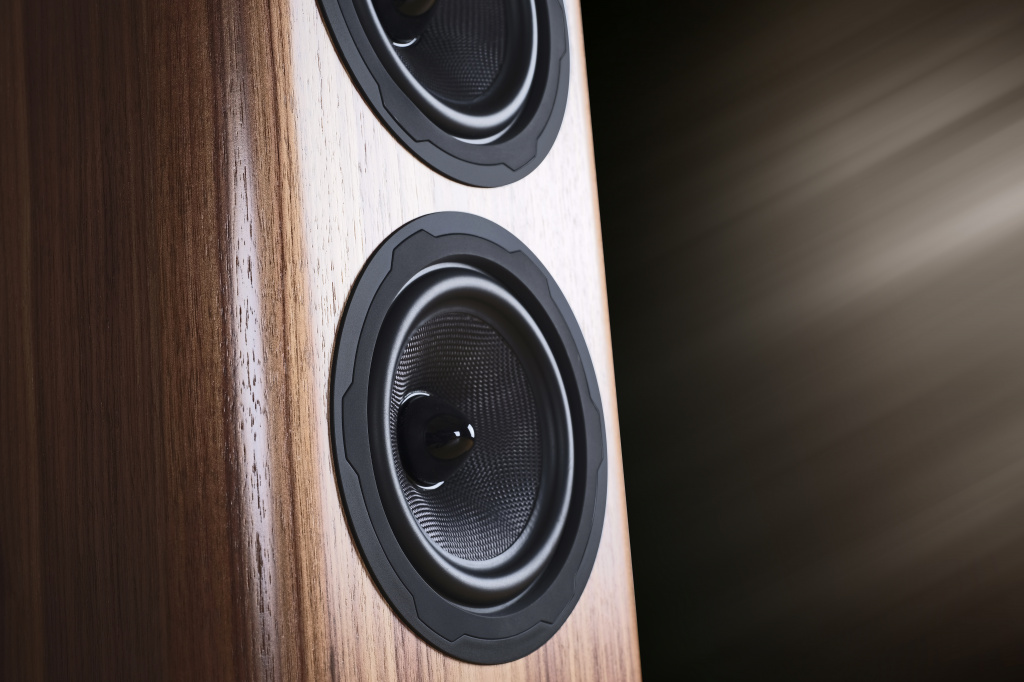 EVO 5.3.4_Walnut_Artistic_R1.jpg