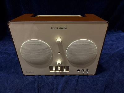 Портативная аудиосистема Tivoli SongBook. Цвет: Кремовый/Коричневый [Cream/Brown]