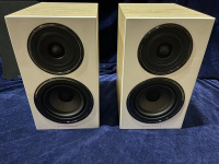 Полочная акустическая система Wharfedale Diamond 12.1 Цвет: Светлый дуб [LIGHT OAK]