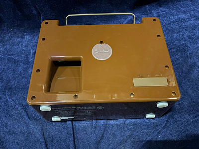 Портативная аудиосистема Tivoli SongBook. Цвет: Кремовый/Коричневый [Cream/Brown]