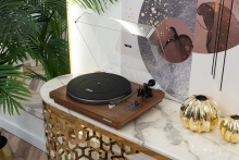 Комплект стереоусилитель Phaze Audio VOLT Цвет: Чёрный [Black] + проигрыватель виниловых дисков Phaze Audio Diana MK2 Цвет: Орех [Walnut]