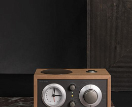 Радиоприемник с часами Tivoli Model Three BT