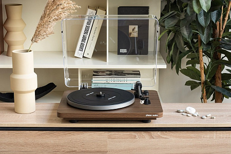 Комплект стереоусилитель PHAZE AUDIO VOLT black + проигрыватель винила DIANA walnut