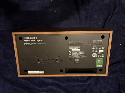 Аудиосистема с Wi-Fi Tivoli Model Two Digital. Цвет: Орех/Золото [Walnut/Gold]