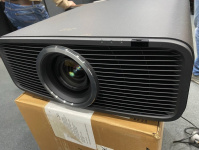 Кинотеатральный 4К-проектор JVC DLA-NZ500B с лазерным источником света