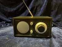 Радиоприемник Tivoli Model One BT Цвет: Черный/Черный/Серебро [Black/Black/Silver]