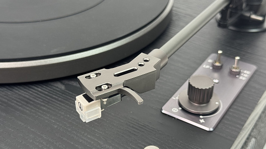 Проигрыватель виниловых дисков Phaze Audio Adelle Цвет: Чёрный [Shadow black]