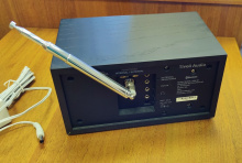 Радиоприемник Tivoli Model One BT Цвет: Черный/Черный/Серебро [Black/Black/Silver]