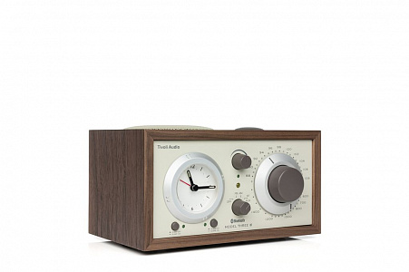 Радиоприемник с часами Tivoli Model Three BT Цвет: Бежевый/Орех [Classic Walnut]