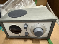 Радиоприемник с часами Tivoli Model One+ Цвет: Серый/Белый [Grey/White]