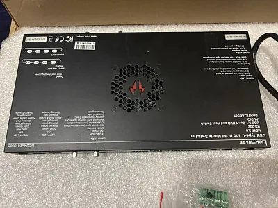 Матричный коммутатор Lightware UCX-4x2-HC30D