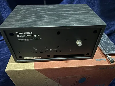 Радиоприемник с Wi-Fi Tivoli Model One Digital Gen 2 Радиоприемник с Wi-Fi Tivoli Model One Digital Gen 2