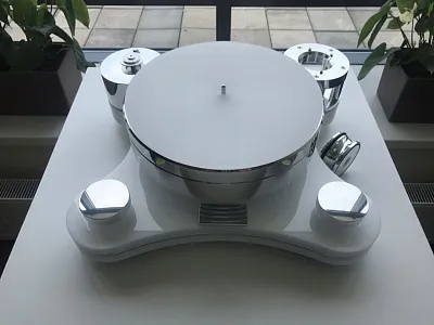 Стол винилового проигрывателя Transrotor ZET 3 Glossy White 9 дюймов Стол винилового проигрывателя Transrotor ZET 3 Glossy White 9 дюймов
