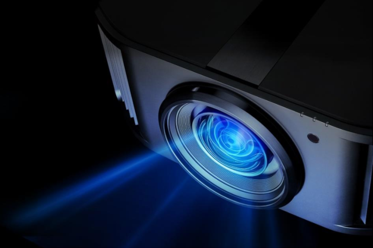 Компания JVC представляет два новейших проектора премиум-класса для домашнего кино